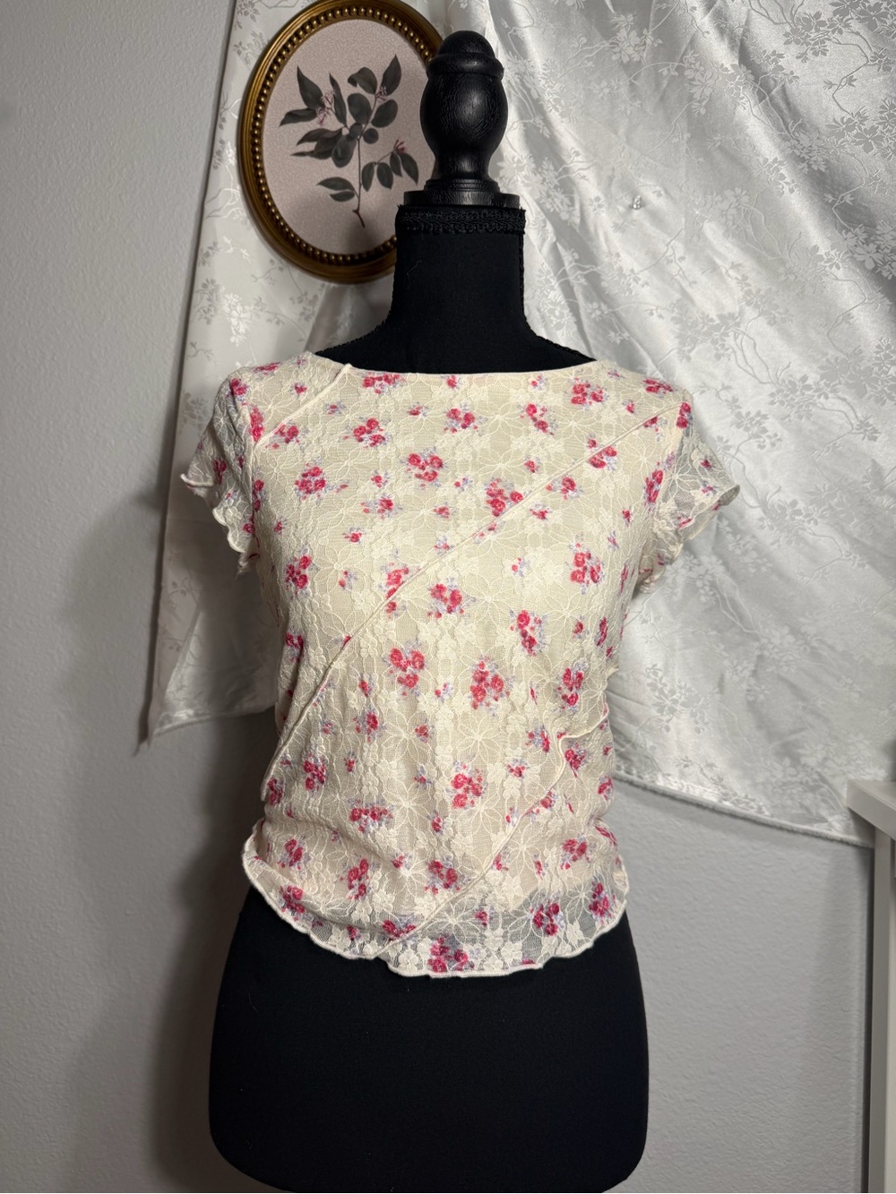 art class Cream Lace Crop Top with Pink Floral Print